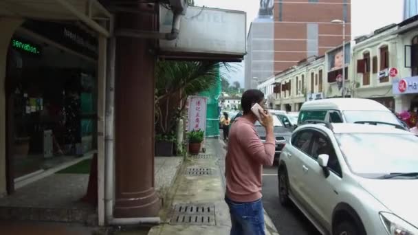 Homem Com Telefone Cabeça — Vídeo de Stock