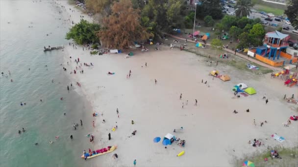 Vista Superior Del Mar Con Gente Arena — Vídeo de stock