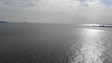 Pantai Siring 'de Mavi Okyanus Suyu ve Açık Hava Çekimi