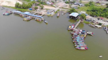 Kuala Teregganu Malezya Nehri 'ne yanaştık.