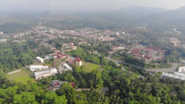 Gran Tierra Abierta Malasia Ocupada Por Árboles Algunas Casas — Vídeo de stock