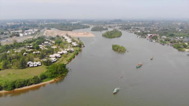 Vista Aérea Del Río Kuala Terengganu Asia Rodeada Árboles Verdes — Vídeos de Stock