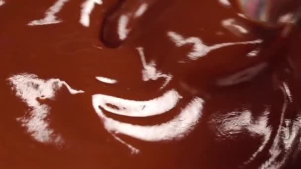 Chocolat Ganache Scooped Avec Cuillère Métal Poupée Retour Dans Bol — Video