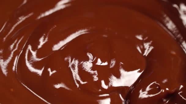 Parlak Metal Kaşık Çikolatalı Ganache Topluyor Aşırı Yakın Çekim — Stok video