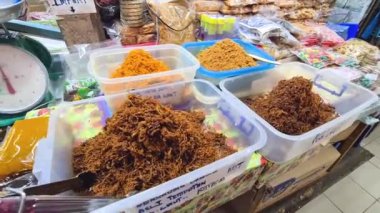 Tavuk Diş ipi ve Kapalı Markette Satılmış Et