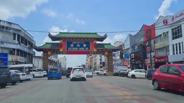 Dataran Cheng Pillar Chinese Characters Colorful Design Standing Kota Bharu — 비디오