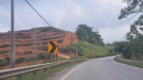 Conducir Camino Ventoso Ladera Que Pasa Través Árboles Selva Largo — Vídeos de Stock