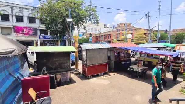 Piccoli Capannoni Ruote Raccolti Fuori Una Piccola Area Della Città — Video Stock