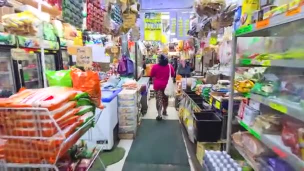 Περπάτημα Μέσα Από Παντοπωλείο Mart Πώλησης Τοπικών Μαλαισίας Αντικείμενα Dolly — Αρχείο Βίντεο