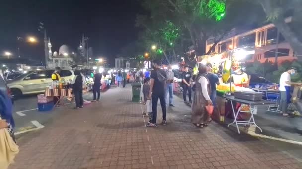 Kuantan Malezya Ağaçlara Asılı Renkli Işıklar Sokak Yemekleriyle Dolu Bir — Stok video