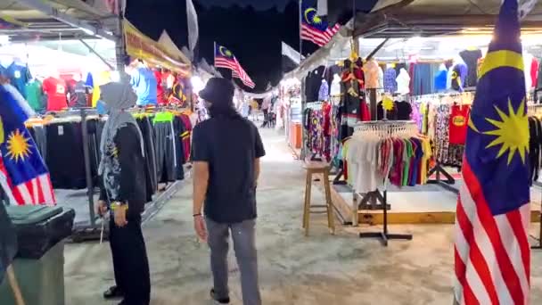 Kuantan Parlak Işıklarla Bir Gece Marketinde Malezya Bayrakları Yükseldi — Stok video