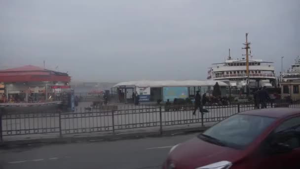 Port Road Daki Polis Arabası Sağdan Sola Kayıyor — Stok video