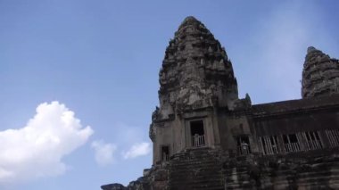 Aşağıdan Kaya Binası - Pan - Soldan Sağa.