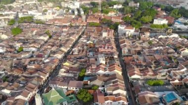 Güneşin Altındaki Güzel Renkli Evler - Dolly Ters.