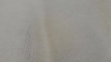 Okyanus kıyısındaki temiz sıcak kumsal 