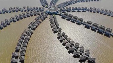 Suda Benzersiz Yerleşim Tesisi 'nden Su Altındaki Bungalovlar