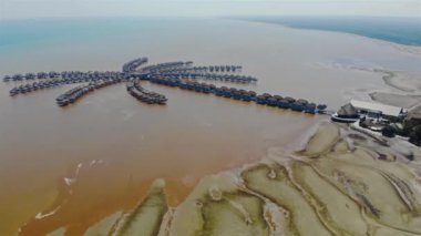 Malezya 'daki Overwater Bungalow Tatil Köyü Mavi Açık Okyanusta 