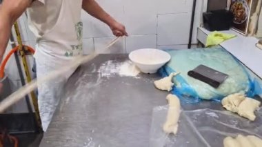 Malezya 'nın otantik şefi tarafından yapılan el yapımı erişteler.