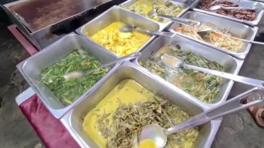 Metal Servis Tabaklarındaki Sebze Tabaklarının Çeşitliliği