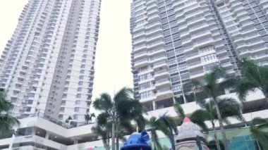  Dairenin Altındaki Oyun Grubu - Eğil