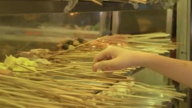 Çeşitli Satay kaynıyor