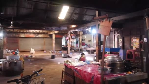 Grote Garage Kamer Met Fiets Keuken Tool Met Metalen Dak — Stockvideo