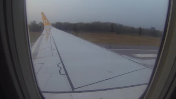 Flugzeug Vor Dem Start Vorwärts Statik — Stockvideo