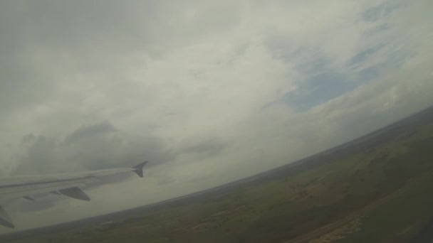 Blick Aus Dem Flugzeugfenster Beim Start Der Luft Statik — Stockvideo