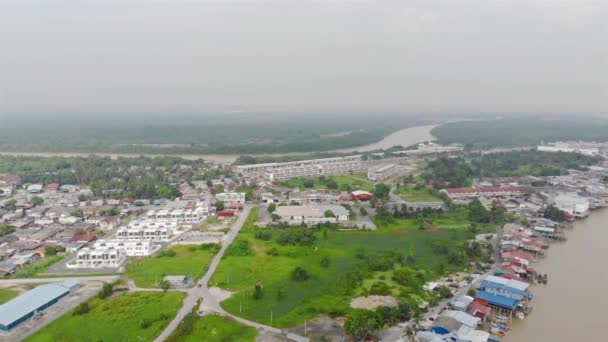 Piccolo Villaggio Tra Gli Alberi Verdi Della Giungla Spessa — Video Stock