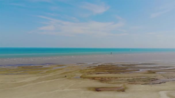 巴甘拉朗海滩明亮的蓝海与金沙景观 空中射落 — 图库视频影像
