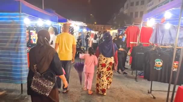 Persone Che Camminano Lungo Mercato Notturno Melaka Dolly Forward — Video Stock