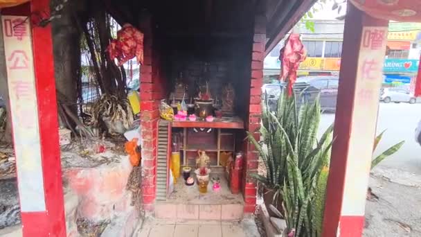 Red Buddhist Altar Outdoors Surrounded Green Trees Plants — Stock Video
