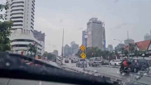 Conduire Travers Une Ville Malaisie Juste Après Une Tempête Pluvieuse — Video