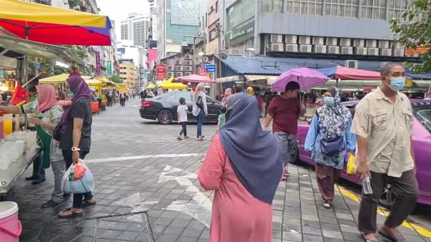 Miejscowi Malezyjczycy Przechadzający Się Ulicami Wielkiego Miasta Wolny Ruch Szeroki — Wideo stockowe