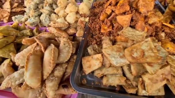 Διάφορα Fried Street Σνακ Τροφίμων Για Την Ώρα Του Τσαγιού — Αρχείο Βίντεο