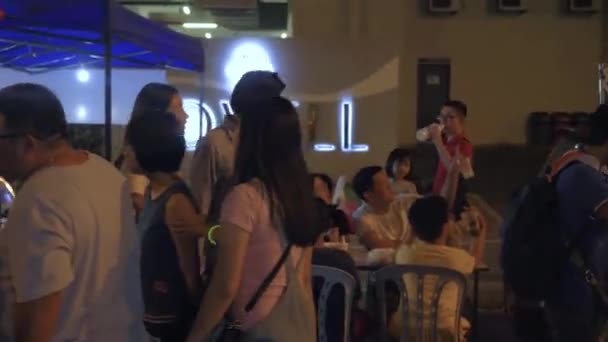 Couple Together Front Crowded Food Stand — Stock Video