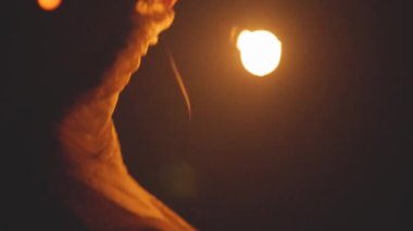 Geleneksel Hint Dansı Yapan Adam