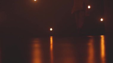 Geleneksel Hint Dansı Yapan Adam