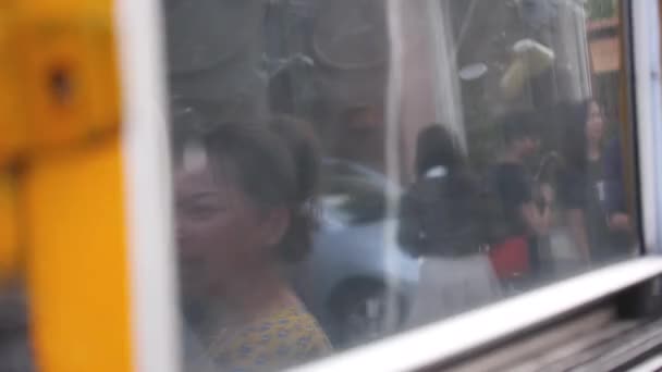 Çinli Kadın Erkek Yansıması Yakın Plan — Stok video