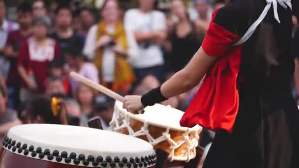 Young Woman Chinese Drums Crowd Watching — Stock Video