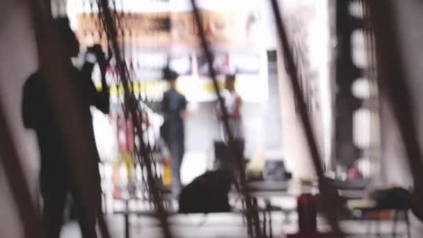 Трое Мужчин Работающих Художественном Мероприятии Пенанге — стоковое видео
