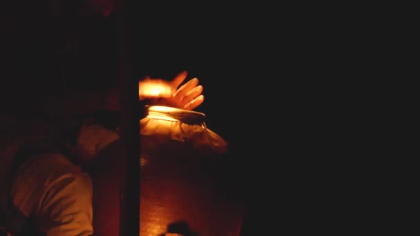 India Man Bermain Drum Tradisional Selama Kinerja Musikal — Stok Video