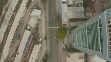 Chunrigar Yolu 'ndaki binanın üst hava görüntüsü Karachi - İlerliyor.