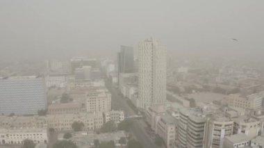 Chunrigar Yolu 'ndaki HBL binasının hava görüntüsü Karachi - Dolly Left - Dlat Slog