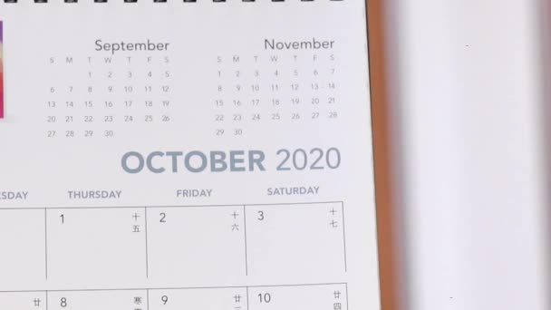Odwracanie Strony Kalendarza Października Listopada 2020 Zbliżenie — Wideo stockowe