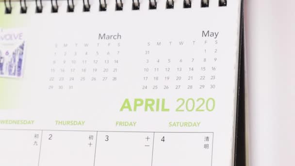 Capovolgere Pagine Del Calendario Aprile Maggio 2020 Chiudere — Video Stock