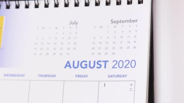 Obrácení Kalendářních Stránek Srpna Září 2020 Close — Stock video