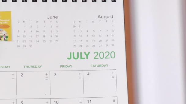 Otočná Stránka Kalendáře Července Srpna 2020 Close — Stock video