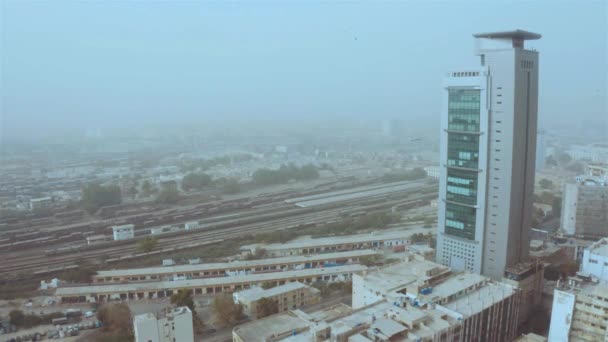 Αεροφωτογραφία Του Μεγάλου Κτιρίου Στην Οδό Chunrigar Καράτσι Προχωρώντας Μπροστά — Αρχείο Βίντεο