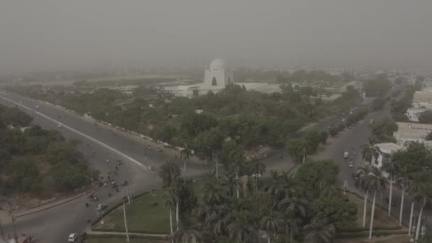 Vista Aérea Del Mausoleo Jinnah Karachi Flat Bajando — Vídeos de Stock